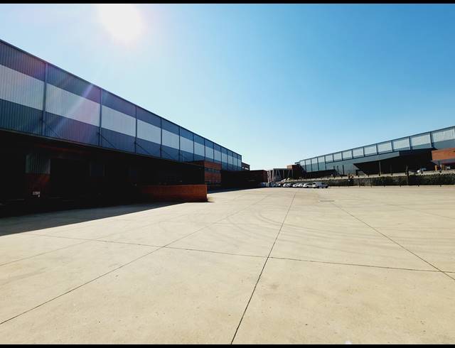27,000M² WAREHOUSE TO LET IN NORTH RIDING